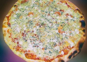 Пица со 4 видови на сирење